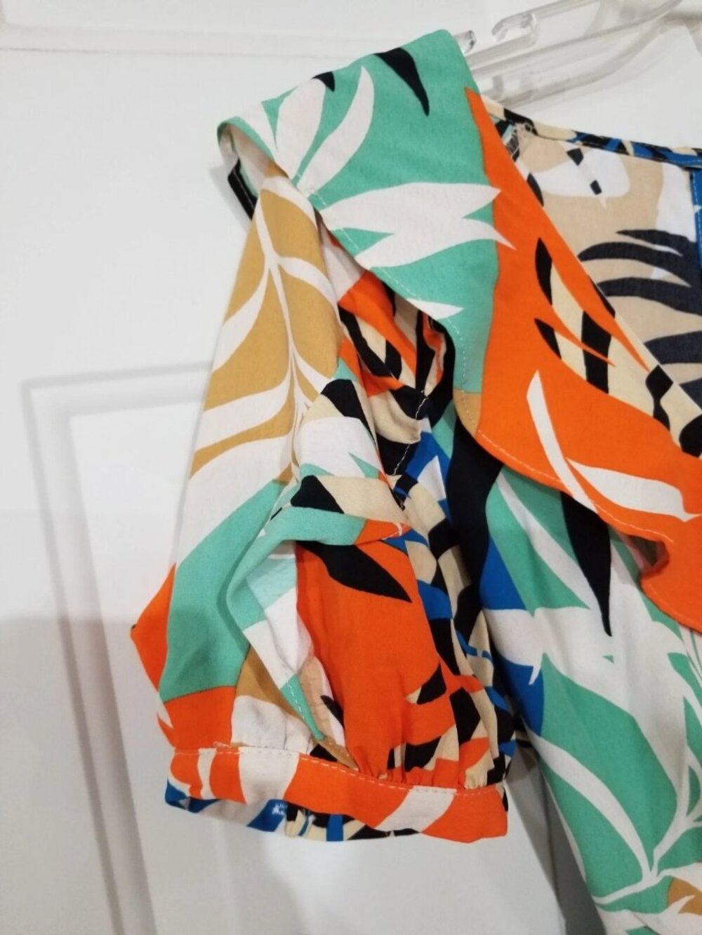 Lulumari Size Small V Neck Cut Out Ruffle Romper Tropica - Picture 5 of 7